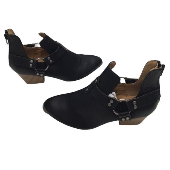 Qupid Black Pointed Toe Cut-out Ankle Booties - Picture 2 of 13